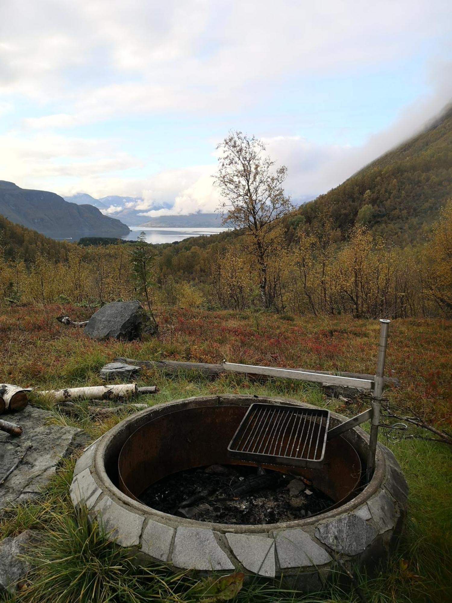 Best No1 Manndalen Bagian luar foto